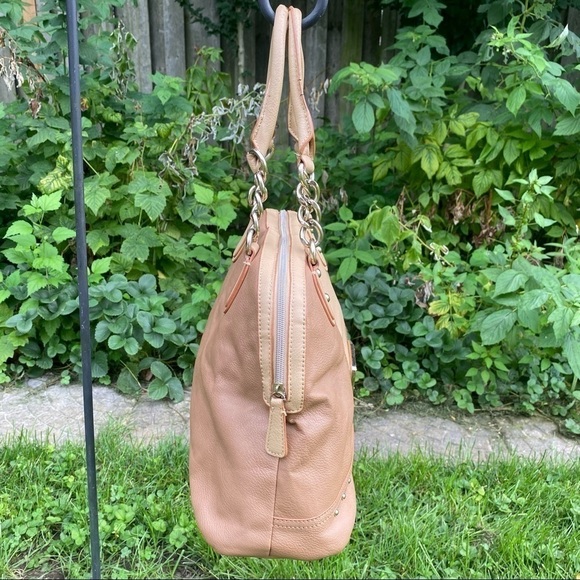 Guess Los Angeles  Beige & Tan Faux Leather Purse - Picture 3 of 12